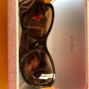 Women’s Oakley sunglasses